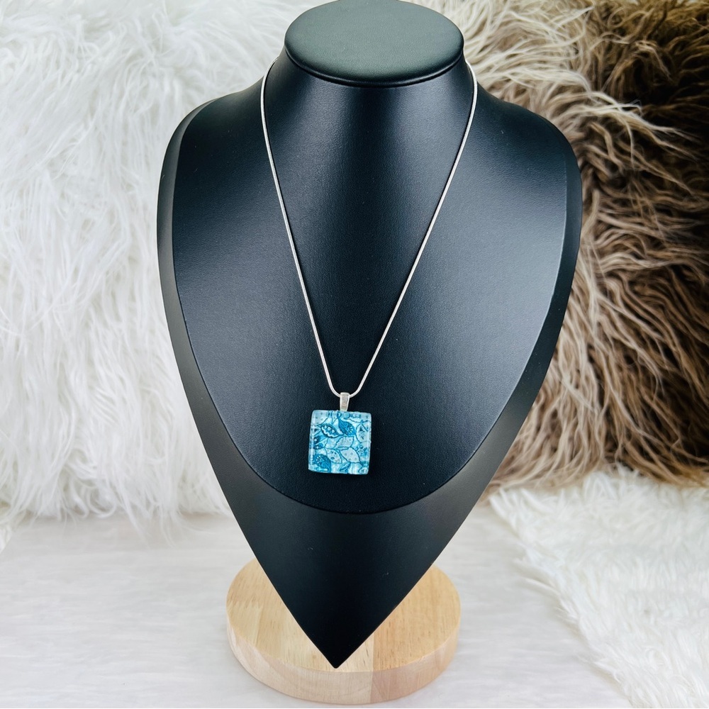 Beautiful, retro vintage blues silvertone bale pendant necklace - Picture 11 of 11